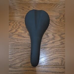 Fabric Scoop Carbon Rail Road Radius Saddle
